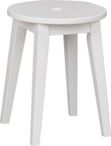 Bílá stolička s nohami z březového dřeva