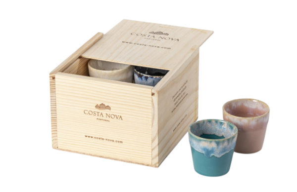 Dřevěný box s 8 barevnými šálky na espresso