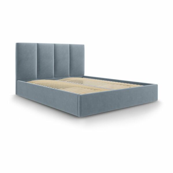 Světle modrá čalouněná dvoulůžková postel s úložným prostorem s