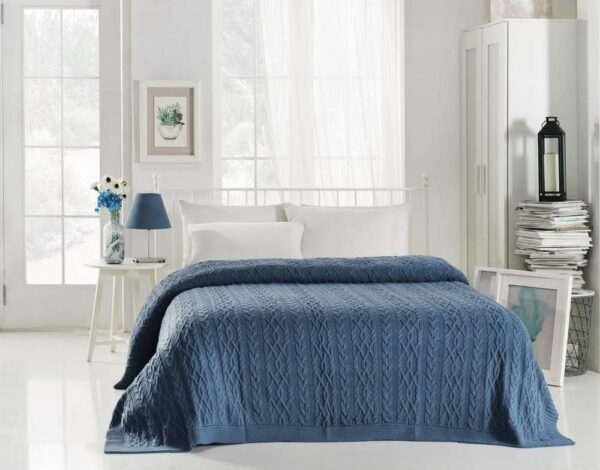 Atramentově modrý přehoz přes postel s příměsí bavlny Homemania