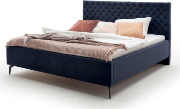 Tmavě modrá čalouněná dvoulůžková postel s úložným prostorem s roštem