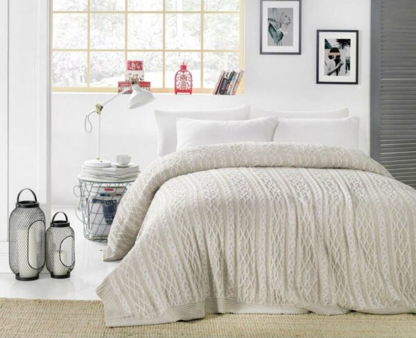 Šedobéžový přehoz přes postel s příměsí bavlny Homemania