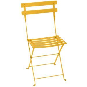 Žlutá kovová skládací židle