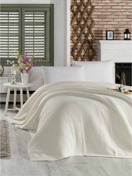 Světle krémový přehoz přes postel s příměsí bavlny Homemania