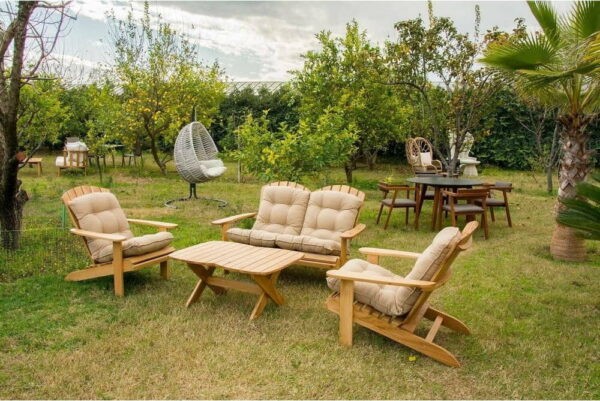 Krémový zahradní lounge set z masivního dřeva pro